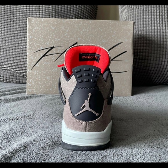 Air Jordan Retro 4 | Taupe Haze | 10.5 - Picture 3 of 7